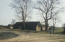 XVIII-wieczna zagroda szlachecka o zabudowie zwartej - Czarna Dąbrowa