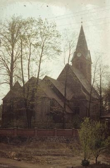 XVIII-wieczny kościół drewniany konstrukcji zrębowej oszalowany deskami z późniejszą dobudową murowaną - Sierakowice