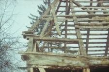 Rozbiórka chałupy konstrukcji szkieletowej z 1828 roku - Garcz