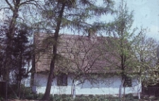 Chałupa konstrukcji szkieletowej z 1774 roku z zabudowanym podcieniem pełnoszczytowym - Kleszczewo