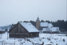 Skansen. Widok na XVII-wieczny kościół z miejscowości Swornegacie - Wdzydze KPE [2]