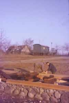 Odbudowa na terenie muzeum zrębowej chałupy z Borska - Wdzydze KPE