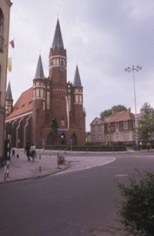 Zabytkowy kościół w centrum miasta - Wejherowo