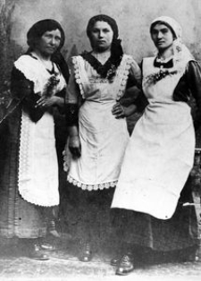 Polskie dziewczęta z rodzin chłopskich na emigracji zarobkowej pracujące w domach junkierskich