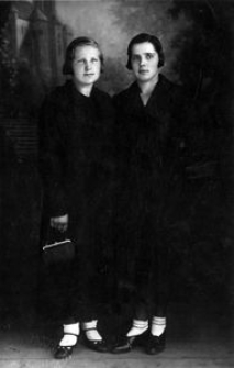 Janina (żona młynarza Wilhelma Wieliczko z Objazdy) i jej siostra, prządka Filomena Ragiel