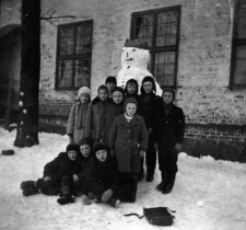 A group of pupils in the courtyard of the school in Smoldzinski Forest