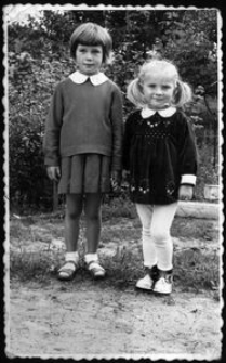 Elżbieta Bławat i Małgorzata Rzepińska w ogrodzie