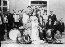 Goście weselni na ślubie Anieli Kozłowskiej