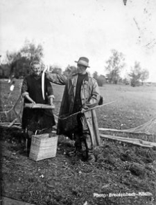 Rybak po udanych połowach węgorza