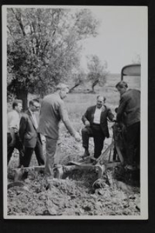 Jerzy Elzanowski, director of the state farm, gives instructions on deep ploughing with a two-pronged plough