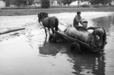 Pobieranie wody z jeziora