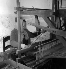 Filomena Ragiel przy krosnach
