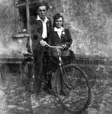 Mirosław Wołk z sąsiadką