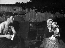 Józef Uzarek, Aniela Uzarek (matka Józefa) z wnuczką Danutą (córką Józefa) przy bryczce