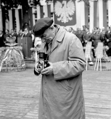 Fotograf na dożynkach wojew&oacute;dzkich w PGR-ze Biesowice