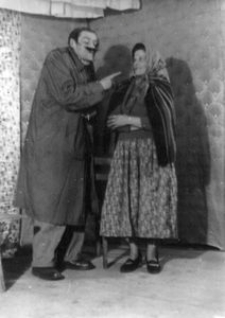 Artistic ensemble from Objazdy in A. Lachowicz's play &lsquo;The Fifth Celestial&rsquo;. Played by: Leon Lisiecki and Stanisława Zub