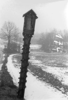 Kapliczka na słupie - Klukowa Huta [1]