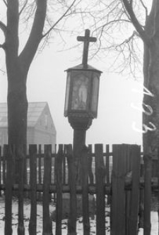 Kapliczka na słupie - Uciekanka [1]