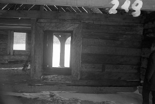 Chata zrębowa w budowie - ściana i drzwi z wielkiej izby do sieni - Piechowice [4]