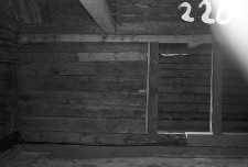 Chata zrębowa w budowie - ściana i odrzwia z wielkiej izby do alkierza - Piechowice [1]