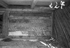 chata zrębowa - ściana z wielkiej izby do alkierza - Lipuska Huta [2]