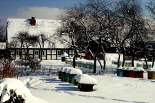 Budynek mieszkalny w Krzemienicy zimą (1)