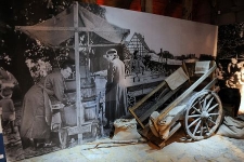 W&oacute;z dwukołowy w Muzeum Kultury Ludowej Pomorza w Swołowie (1)