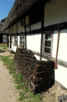 Kopanie torfu w Klukach