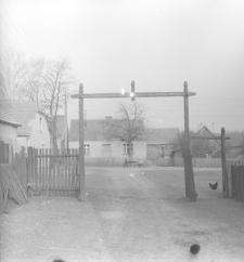 Brama w ogrodzeniu zagrody J&oacute;zefa Łosińskiego - G&oacute;rki