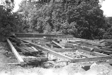 Budowa przeniesionego do KPE dworku zrębowego z Chrztowa - Wdzydze KPE