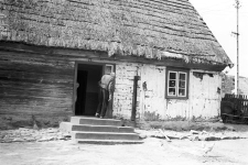 Chałupa zrębowa z zamurowanym podcieniem narożnym - Szopa