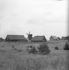 Og&oacute;lny widok zabudowy zabytkowej w skansenie - Wdzydze KPE