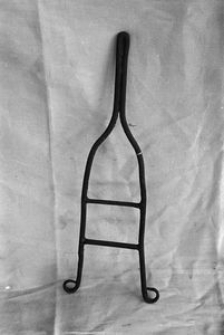 Przyrząd ułatwiający zaglądanie koniom w zęby - Liniewo