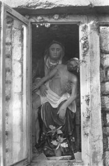 Pieta z kapliczki w zagrodzie Czapiewskich - Trzebuń