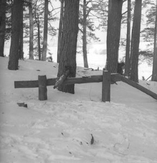 Ława z nożem do łupania "szyndli" (gont&oacute;w) - Tuszkowy