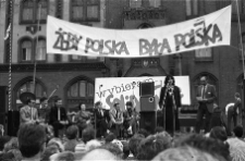Solidarność 1989 wybory parlamentarne [wiec przedwyborczy przed słupskim ratuszem 4]