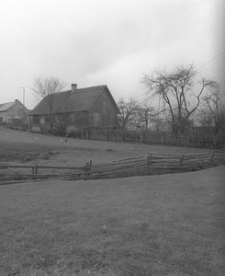 Dw&oacute;r konstrukcji zrębowej z połowy XIX w.(1) - Raduń