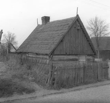 Chałupa konstrukcjię zrębowej z zagrodą - Łążek