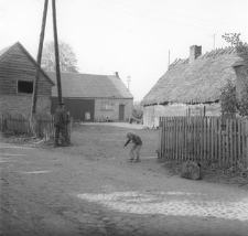 Zagroda J. Peplińskiego z chałupą konstrukcji zrębowej - Loryniec