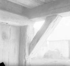 XIX-wieczna chałupa zrębowa z częściowo zabudowanym podcieniem pełnoszczytowym - Loryniec