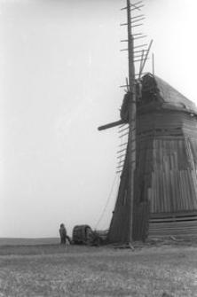 Wiatrak typu holenderskiego z lat 70-tych XIX wieku - rozbi&oacute;rka - Brusy [1]