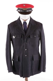 Marynarka zimowa, koszula jasnoniebieska, krawat, czapka