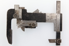 Uniwersalny przyrząd do mierzenia zużycia obręczy