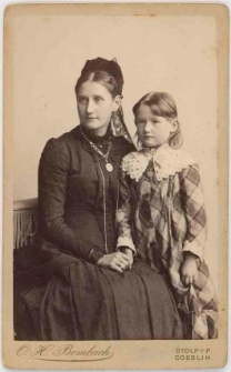 Zdjęcie matki z córką - portret do kolan