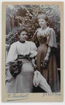 Zdjęcie dwóch młodych kobiet - portret do kolan