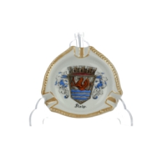 Popielniczka z herbem Słupska (Stolp) w koronie i z ozdobnymi labrami