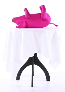 Świnka ze spektaklu ,,Kumernis, czyli o tym, jak świętej panience broda rosła&rdquo;