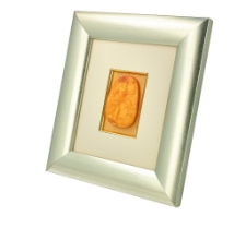 Postać kobieca nad morzem