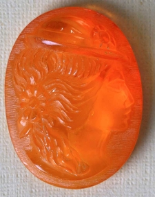 Profil kobiecy w kapeluszu