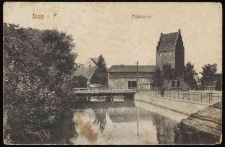 Brama Młyńska i rzeka w Stolpie